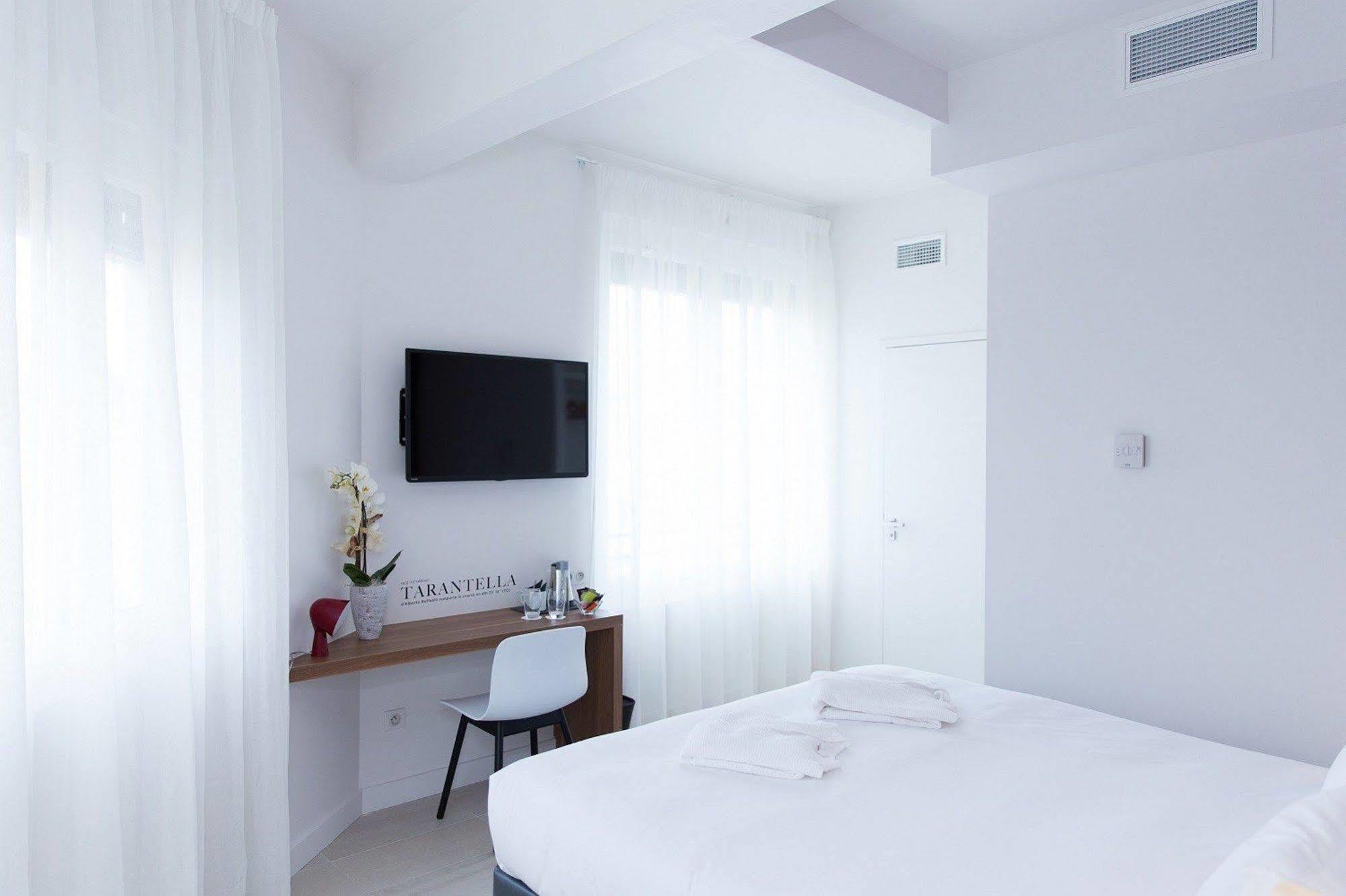 Hotel Les Voiles Toulon Exterior photo